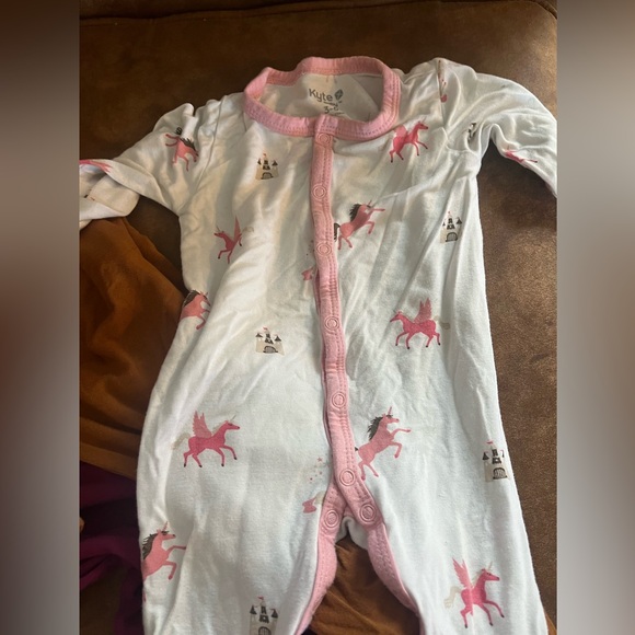 KYTE BABY ONESIES - Picture 1 of 2
